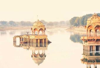 Hostel royal palace allows 18 year olds to book a room