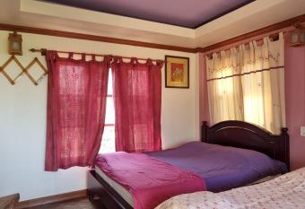 Hello Sichang Bungalow has Balcony rooms