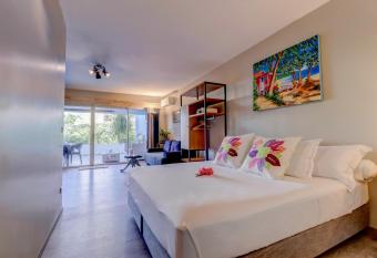 Studio 36m   cosy calme avec piscine et terrasse allows 18 year olds to book a room