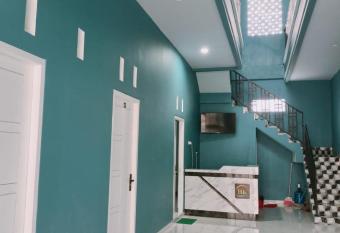 PENGINAPAN HKHAN allows 18 year olds to book a room