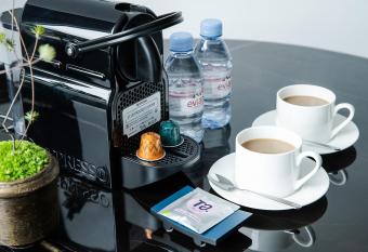 Hua Hotel -Nanshan Technology Park has rooms with a private hot tub