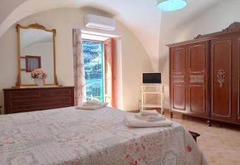 DonPeppeHouse allows 18 year olds to book a room