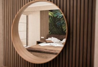 TUDOR BY DEDAL APARTHOTEL has Balcony rooms