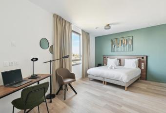 All Suites Paris Ouest Colombes has Balcony rooms