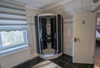 Hotel Eiserner Anton allows 18 year olds to book a room