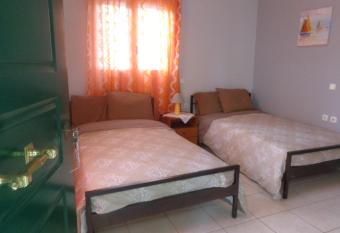 vasia studios allows 18 year olds to book a room