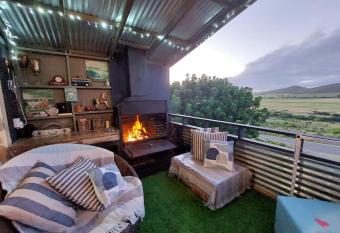 Mountain, Sea & Sun@ Reebok Rest has Balcony rooms