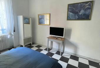 L   appartamento di Mango e Pistacchio allows 18 year olds to book a room