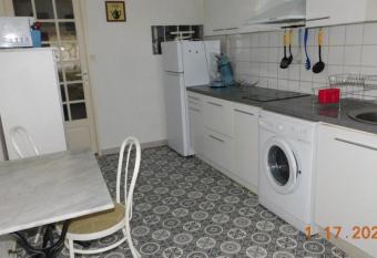 la garrigue allows 18 year olds to book a room