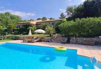 Casa Ismaia Studio avec piscine au calme allows 18 year olds to book a room