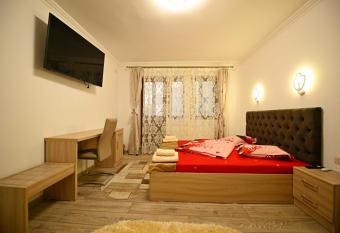 Apartament Trandafirilor has Balcony rooms