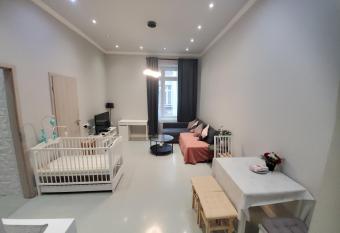 Budapest waiking street-T has Balcony rooms