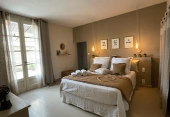 Chambre double les GLYCINES avec terrasse privative has Balcony rooms