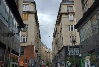 Budapest walking street-V has rooms with a private hot tub