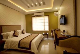 Rotano Glitz Inn - Glitz Inn Calicut allows 18 year olds to book a room