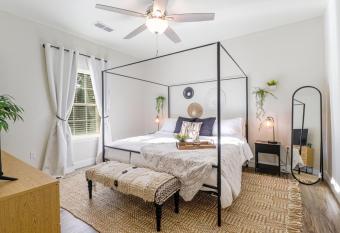 The Coastal Lemon has Balcony rooms