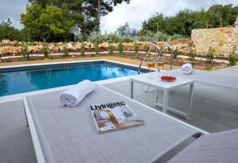                                                 allows 18 year olds to book a room