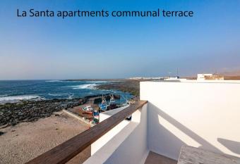 Weybeach2 -shared terrace,plaza view,sea frontline has Balcony rooms