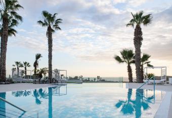 THE CLUB - Accommodation - Dining - Events allows 18 year olds to book a room