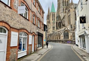 8, St Marys , Private Double Ensuite Room - Room Only- Truro allows 18 year olds to book a room