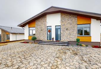 Dom  ek na Zelenom V    ku has Balcony rooms