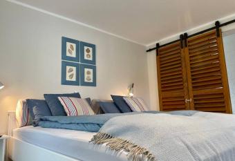 Villa Pauline - FeWo Bordeaux allows 18 year olds to book a room