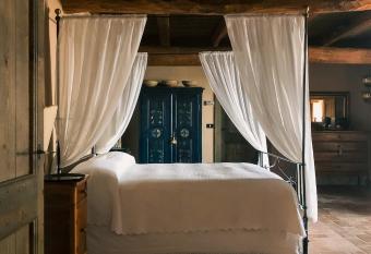 Bed and Breakfast Cascina Mattarelle allows 18 year olds to book a room