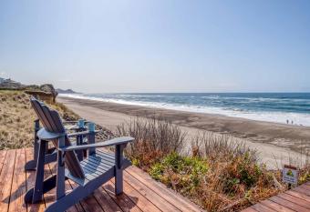 Driftwood Bungalow has Balcony rooms