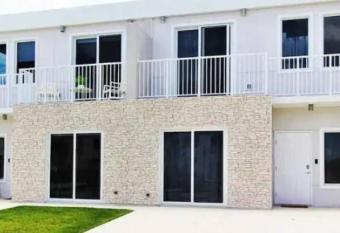 Entire 4-bedroom house in Miami has Balcony rooms