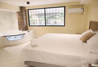 Hotel Sada has rooms with a private hot tub