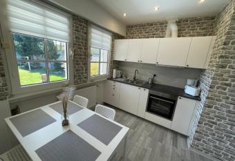 Charmante Zentrale WG in Wesseling allows 18 year olds to book a room