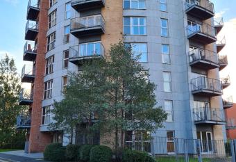 Eaglet 2 Bedroom Luxury Home near Etihad Staduim has Balcony rooms