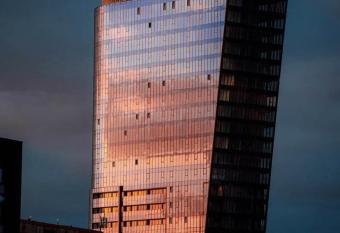 Apartament Times Square - Hanza Tower has rooms with a private hot tub