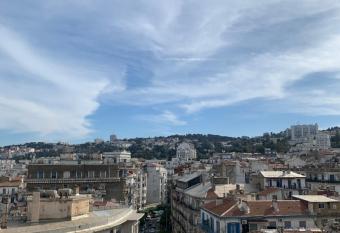 Appartement Didouche mourad allows 18 year olds to book a room