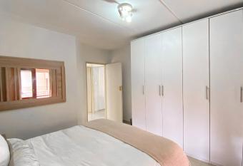 Midrand Air B and B Apartment has Balcony rooms