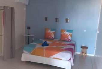 Residence vue sur mer allows 18 year olds to book a room