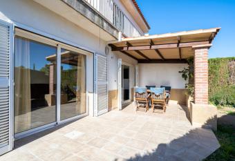 Villa Ferre has Balcony rooms