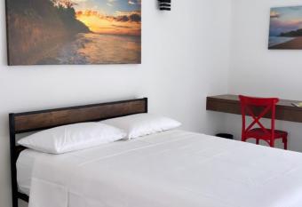 Red Flamboyan Guesthouse and Restaurant has Balcony rooms