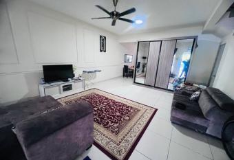 Homestay murah Bukit Beruntung(livingroom AirCond) has Balcony rooms
