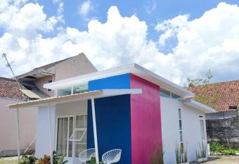 Kembang Homestay Yogyakarta has Balcony rooms