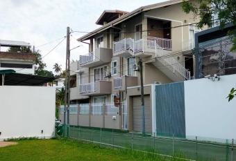 Square One CONDO - Kelaniya has Balcony rooms