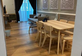 Adik Aisyah Muji homestay (muslim) only has Balcony rooms