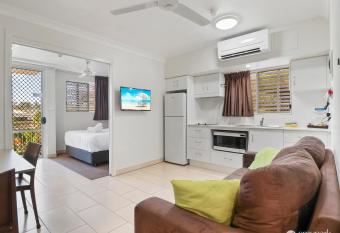 STUDIO 9 ENDEAVOUR INN has Balcony rooms