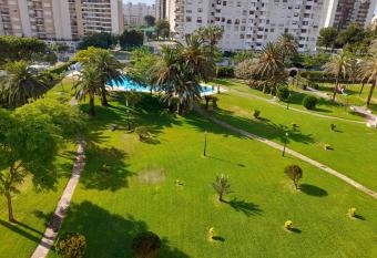 Apartamento con piscina y zonas comunes has Balcony rooms