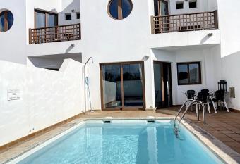 Villa Rosa Gadis has Balcony rooms