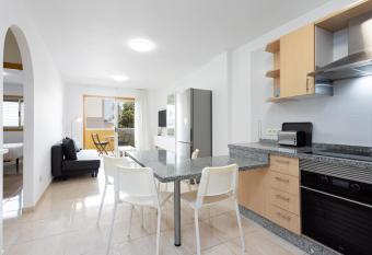 Live Medano Perla Terrace allows 18 year olds to book a room