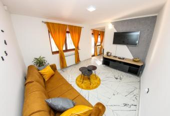 Hedonist Spa Apartment has rooms with a private hot tub