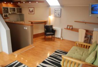 Car Royal Apartments and Rooms allows 18 year olds to book a room