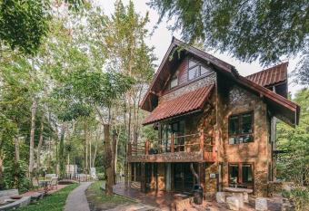 La Foresta Kanchanaburi has Balcony rooms