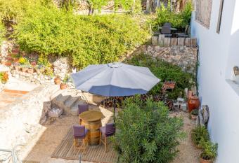 La Cambra de la Clau has Balcony rooms